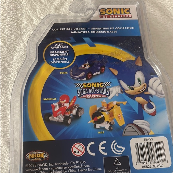 Sonic The Hedgehog Knuckles Real Metal Collectible - Picture 3 of 5